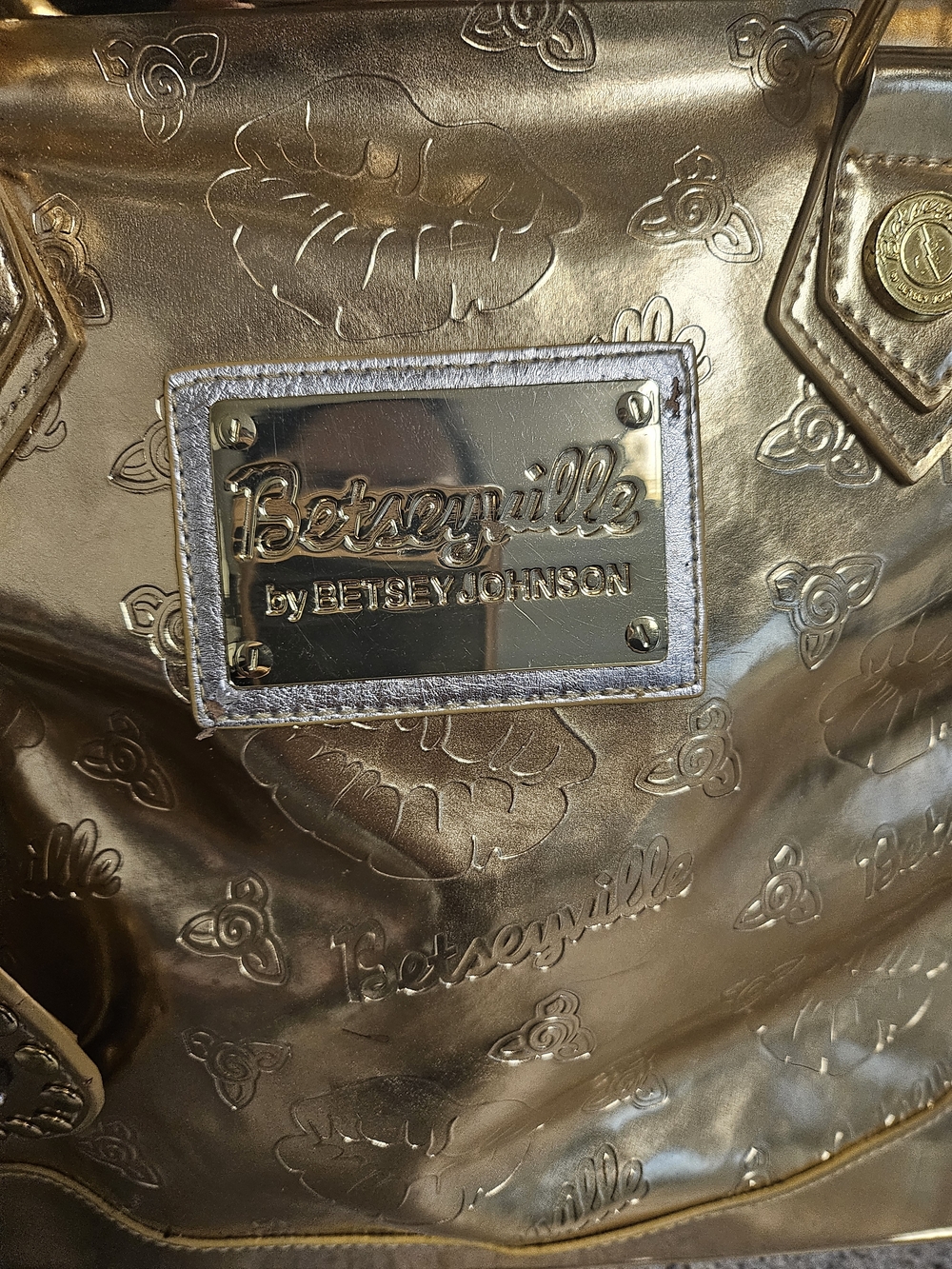 Rare Vintage Y2K Betseyville by Betsey Johnson Metallic Gold Kiss-Lock Bag ✨ - Picture 4 of 16